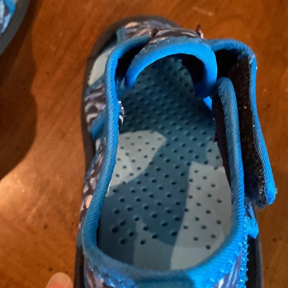 NWOT OSH KOSH B’GOSH Boys Water Shoe - size 12